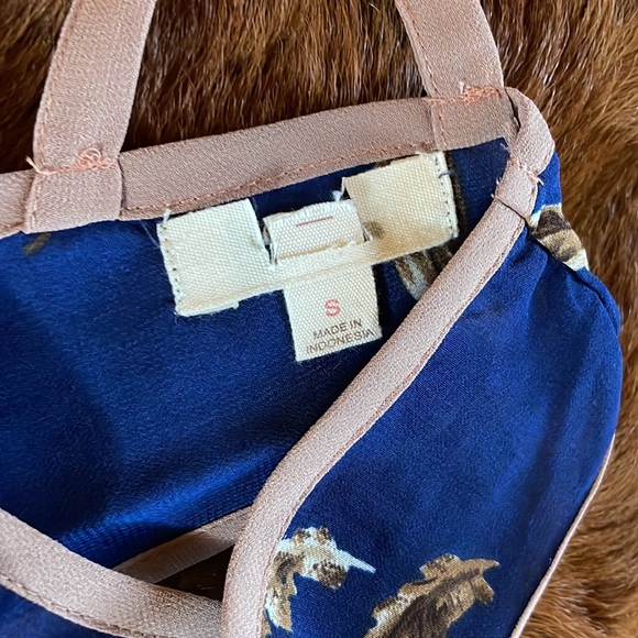 E Hanger M feather Lattice Back Sheer Top - Picture 7 of 8